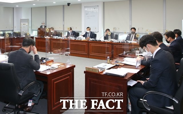 전북도의회가 4일 인사청문회를 열고 김경숙 군산의료원장 후보자를 대상으로 도덕성과 전문성, 업무능력 등을 검증했다. /전북도의회 제공