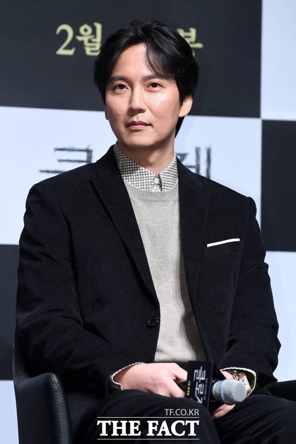 배우 김남길이 OCN 새 드라마 아일랜드 출연을 검토하고 있다. 이 작품은 내년 상반기 방송될 예정이다. /더팩트 DB