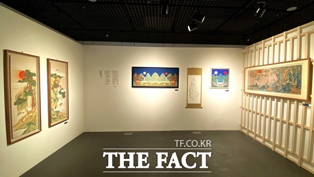 산청한의학박물관은 내년 4월까지 ‘동의보감 : 민화에 담다’를 주제로 동의보감의 가치와 의미를 전통 민화를 통해 만날 수 있는 특별전을 개최한다. /산청군 제공