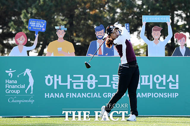 KLPGA 투어 하나금융그룹 챔피언십 1라운드가 5일 오전 인천 영종도 스카이72 골프앤리조트에서 열린 가운데 최혜진이 티샷을 하고 있다. /인천=남용희 기자