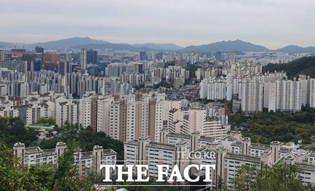 서울 아파트 전세 가격이 고공행진을 계속하는 가운데 교통편이 괜찮은 수도권 일대 아파트의 매매 가격도 상승하고 있다. /더팩트 DB