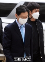 [TF포토] 고개 숙인  김경수 지사