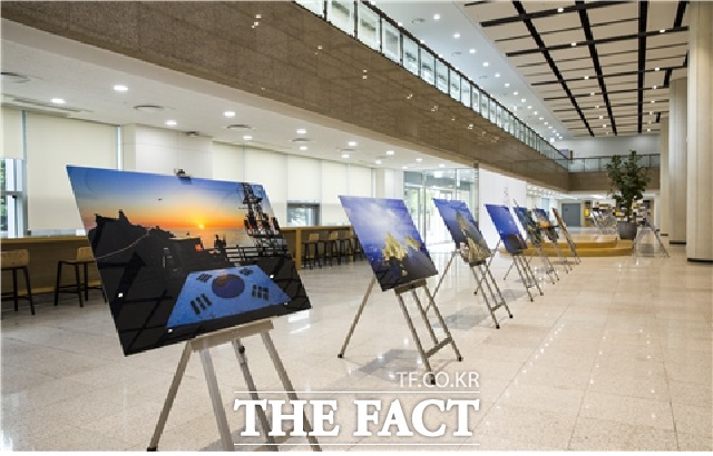 울릉군 독도관리사무소는 9일부터 5일간 경주시민들을 대상으로 독도 홍보 사진 전시회를 개최한다./울릉군 제공