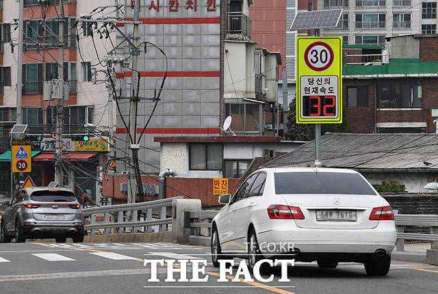 운전자보험에서 벌금, 형사합의금, 변호사 선임비용 등 실제 손해를 보장하는 특약은 2개 이상 가입해도 보험금을 중복해 받을 수 없어 주의해야 한다. /더팩트 DB