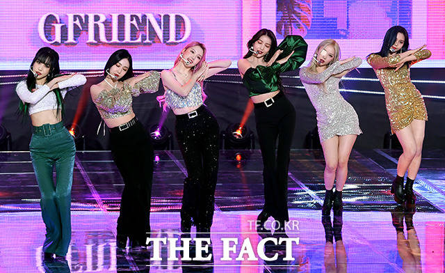 3번째 정규 앨범 回:Walpurgis Night 발표[더팩트ㅣ남용희 기자] 걸그룹 여자친구가 9일 오후 서울 마포구 상암동 SBS프리즘타워에서 정규 3집 回:Walpurgis Night(회:발푸르기스의 밤) 쇼케이스에 참석해 무대를 펼치고 있다.