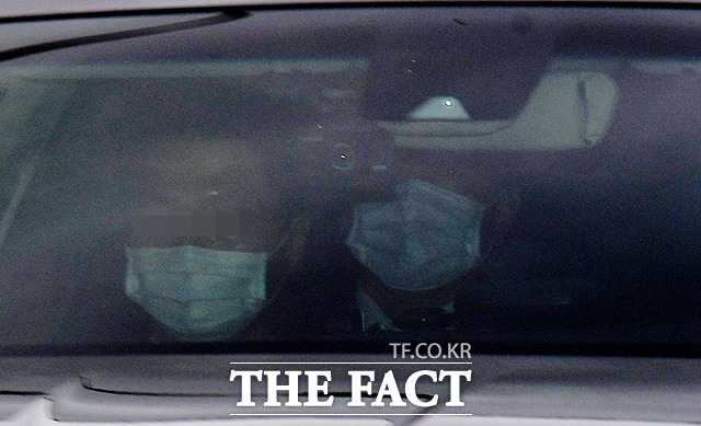 윤석열 검찰총장이 9일 오후 충북 진천군 법무연수원으로 차를 타고 들어가고 있다. /진천=이선화 기자