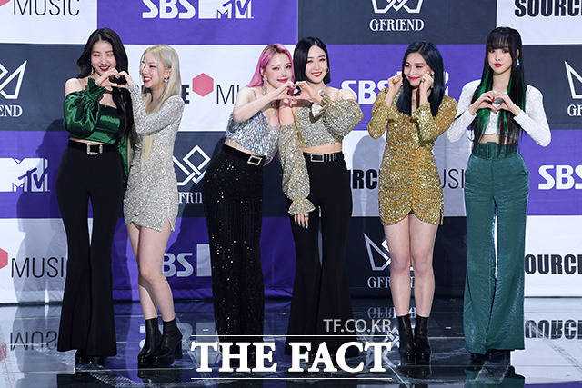 3번째 정규 앨범 回:Walpurgis Night 발표[더팩트ㅣ남용희 기자] 걸그룹 여자친구가 9일 오후 서울 마포구 상암동 SBS프리즘타워에서 정규 3집 回:Walpurgis Night(회:발푸르기스의 밤) 쇼케이스에 참석해 포즈를 취하고 있다.