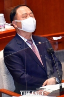 [TF사진관] 고심하는 홍남기 부총리