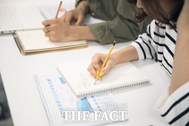 전북도교육청이 오는 17일부터 30일까지 도내 14개 시·군 예비 고교 학부모(초5~중3)를 대상으로 고등학교 교육과정(고교학점제) 학부모 설명회를 개최한다. /사진=(유)필통 제공