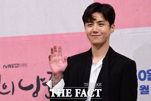 스타트업으로 사랑을 받고 있는 배우 김선호가 내년 상반기 작품으로 링크를 검토하고 있다고 밝혔다. /더팩트 DB