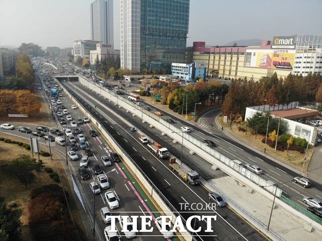 서울 강남순환도시고속도로의 양재IC를 신호 없이 통과할 수 있는 매헌지하차도가 일부 개통된다. 사진은 매헌지하차도 모습. /서울시 제공