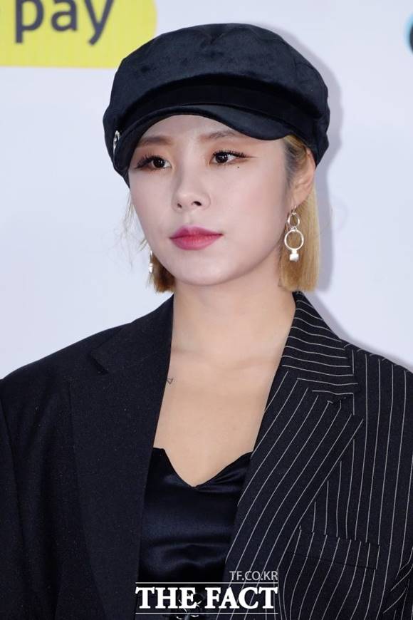 가수 휘인이 안무 연습 중 부상을 입어 12일 예정된 스케줄을 소화하지 못했다. /이선화 기자