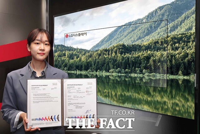 LG디스플레이의 OLED TV 패널이 스위스 검사·인증기관 SGS로부터 친환경 제품 인증을 획득했다. /LG디스플레이 제공