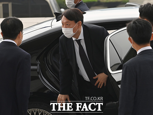 지난달 22일 대검찰청 국정감사에 참석한 윤석열 검찰총장 /이새롬 기자