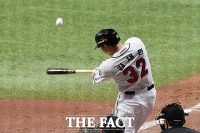[TF포토] 김재환, '9회말 솔로홈런!'
