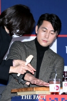 [TF포토] 핸드프린팅 남기는 정우성