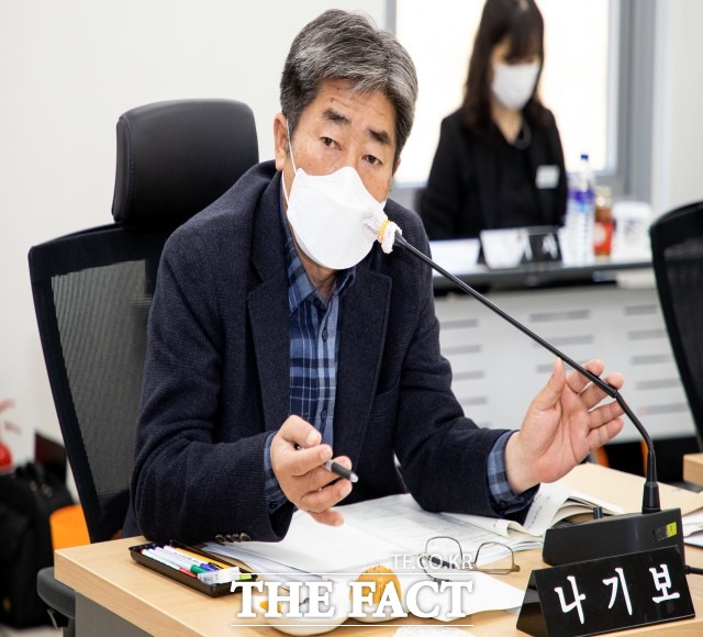 나기보(김천)도의원이 경북도 산하기관 행정사무감사에서 질의하고 있다/안동=김서업 기자