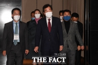 [TF포토] 한일포럼 찾은 이낙연 대표