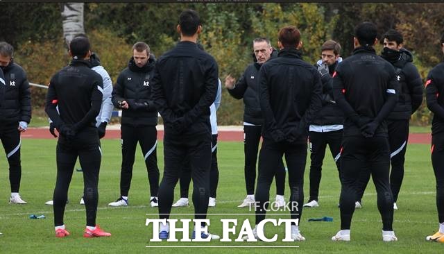 오스트리아에서 평가전을 앞두고 훈련 중인 벤투호./KFA 제공