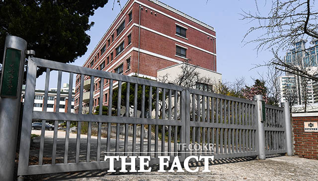 교육부와 보건복지부가 2021학년도 수능 집중 안전 관리 방안을 발표했다. 코로나19 확진을 받은 학생들도 시험에 응시할 수 있을 예정이다. 사진은 기사와 관련 없음. /김세정 기자