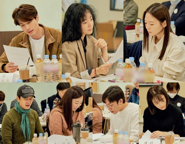 싱글 인 서울이 이동욱 임수정 이솜 지이수 이상이 이미도 장현성(왼쪽위부터 시계방향)과 함께 지난 14일 첫 촬영을 시작했다. 작품은 싱글 라이프를 주제로 하는 로맨틱 코미디다. /롯데엔터테인먼트 제공