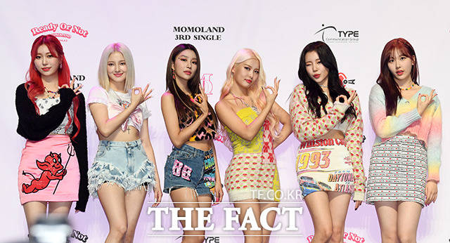 17일 오후 6시 3번째 싱글 앨범 Ready Or Not 발매[더팩트ㅣ남용희 기자] 그룹 모모랜드가 17일 오후 서울 광진구 광장동 예스24 라이브홀에서 열린 싱글 3집 레디올낫(Ready Or Not) 쇼케이스에 참석해 포즈를 취하고 있다.