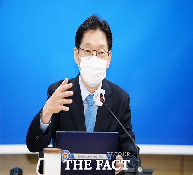 김경수 경남도지사가 17일 가덕도에 신공항을 추진해야 한다는 의견을 냈다. /경남도 제공