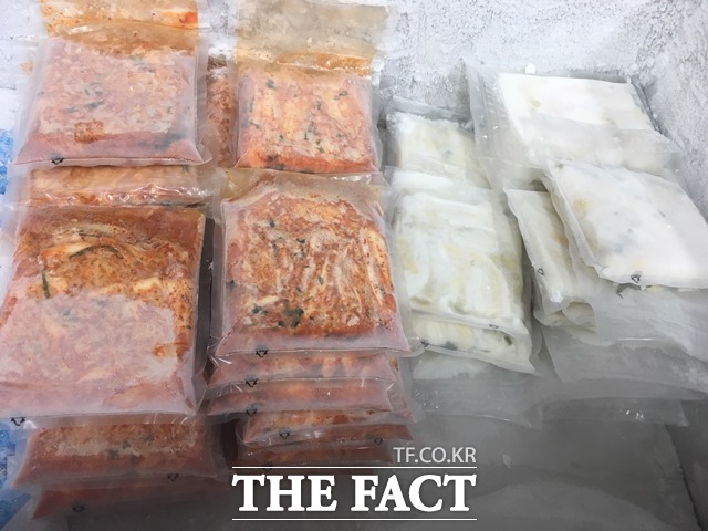 갓 담근 김치 맛을 오래 유지하는 과냉각 저장기술로 냉동된 김치. 이 기술은 최대 12주까지 식감을 유지시켜주며 신맛이 현저히 낮아 수출길이 열렸다. /농진청 제공