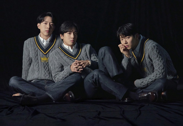 데뷔 10주년을 맞은 씨엔블루는 예전엔 젊고 패기 있고 귀엽기도 했다면 지금은 지금에 잘 어울리는 지금의 이야기들로 시작하겠다고 말했다. /FNC엔터 제공