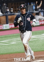 [TF포토] 홈 밟는 허경민