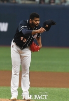 [TF포토] 박석민에게 사과하는 알칸타라