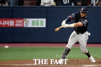 [TF포토] 두산 페르난데스, 득점 기회 날리는 병살타