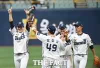 [TF포토] NC 한국시리즈 첫 승!