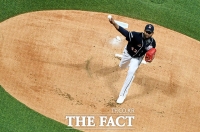 [TF포토] 역투하는 두산 선발투수 알칸타라