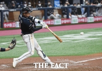 [TF포토] 허경민, '반드시 쫒아간다!'