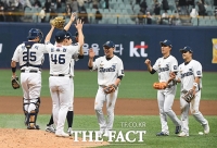 [TF포토] 한국시리즈 1차전 가져가는 NC 다이노스