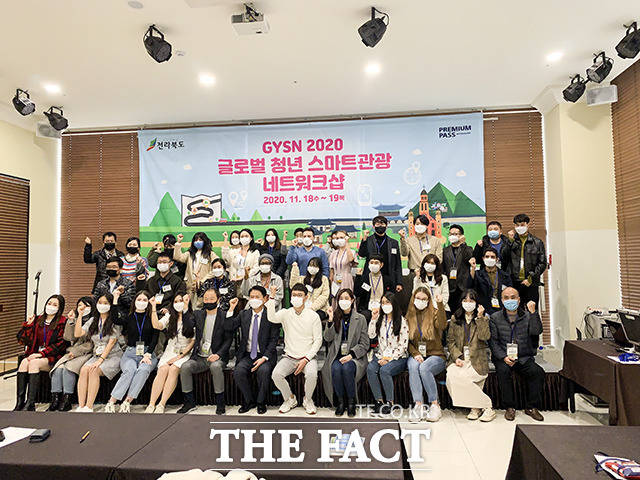 전북도가 오늘부터 1박 2일 일정으로 익산 웨스턴라이프호텔과 도내 주요 관광지에서 ‘2020전북트래블마트’ 행사를 개최한다. 올해 행사는 국내에 거주하는 12개국 35세 미만의 글로벌 청년을 대상으로 한 ‘국제청년회의’와‘외국인 인플루언서 SNS 홍보’활동을 추가하며 온라인을 활용한 해외 홍보마케팅을 강화했다. /전북도 제공