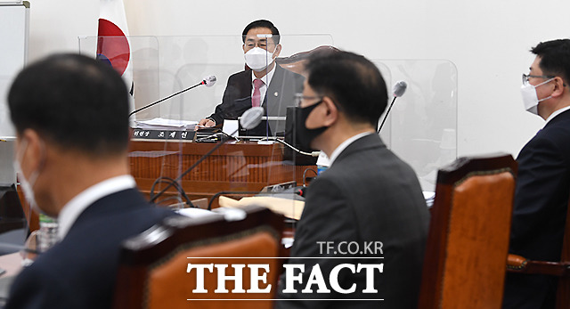 야당 측 추천 후보자는 검사 출신의 석동현·김경수·강찬우 변호사 3명이다.