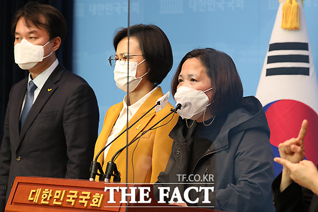 18일 국회 소통관에서 열린 정의당 중대재해기업처벌법 제정 촉구 기자회견에서 고 김용균 노동자 어머니 김미숙 김용균재단 대표가 발언하고 있다. /국회=이새롬 기자
