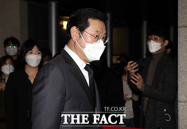 이용섭 광주시장은 18일 어린이보호구역에서 발생한 교통 사망사고와 관련해 하루가 지나도 죄송함과 미안함, 분노와 안타까움을 삭힐 수가 없다며 예방책 강구를 당부했다. /더팩트DB