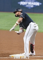 [TF포토] 두산 페레난데스, '안타 쳤어요!'