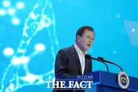  文대통령 '바이오산업은 우리가 잘할 수 있는 미래 산업'
