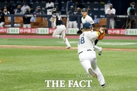 [TF포토] 박석민, '반드시 잡아야 해!