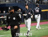 [TF포토] 홈으로 들어오는 김재호