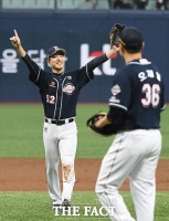 [TF포토] 김재호, '승리의 기쁨!'