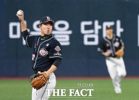 [TF포토] 김재호, '오늘 공격 수비 다 잘되네!'