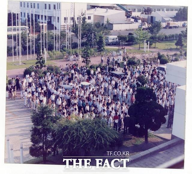 1989년 7월 관리소 앞 노사분규 집회. /마산자유무역지역관리원 제공