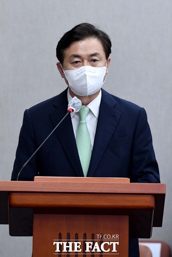 김영춘 국회 사무총장이 김봉현 전 스타모빌리티 회장으로부터 로비를 받았다고 보도한 언론사에 2억5천만원 규모의 손해배상청구 소송을 냈다. /배정한 기자