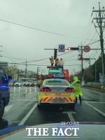  부산 강풍으로 피해 잇따라…신호기 파손 등