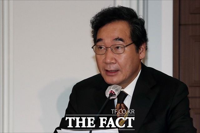 당·청이 19일 이낙연 더불어민주당 대표가 최근 문재인 대통령을 만나 일부 장관의 교체 필요성을 건의했다는 보도를 부인했다. 사진은 지난 17일 서울 중구 한국프레스센터에서 열린 관훈토론회에서 발언하는 이 대표. /국회사진취재단